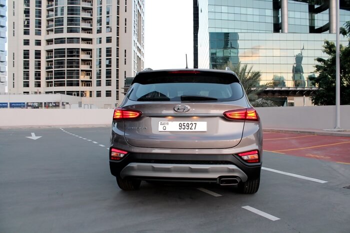 Rent-a-2020-Hyundai-Santa-Fe-in-Dubai-3.jpg