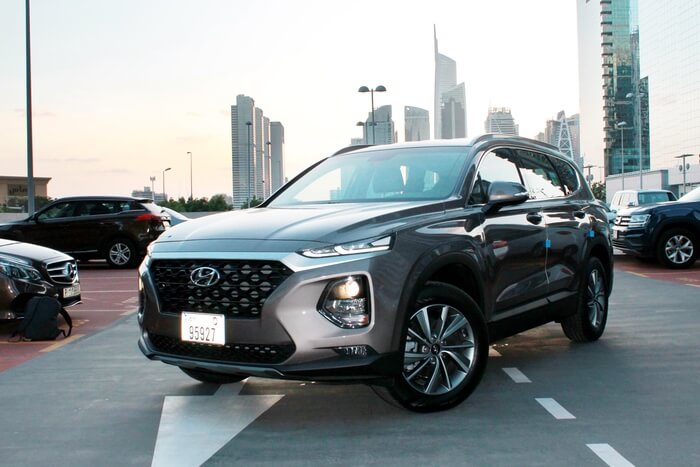 Rent-a-2020-Hyundai-Santa-Fe-in-Dubai-4-1.jpg