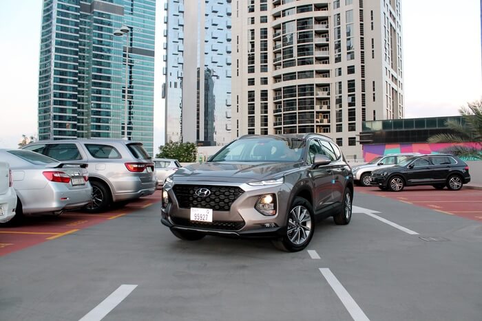 Rent-a-2020-Hyundai-Santa-Fe-in-Dubai-8.jpg