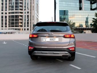 Rent-a-2020-Hyundai-Santa-Fe-in-Dubai-3.jpg