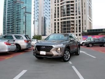 Rent-a-2020-Hyundai-Santa-Fe-in-Dubai-8.jpg